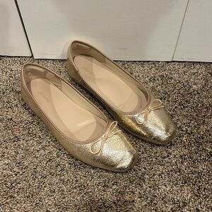 Women’s gold ballet flats